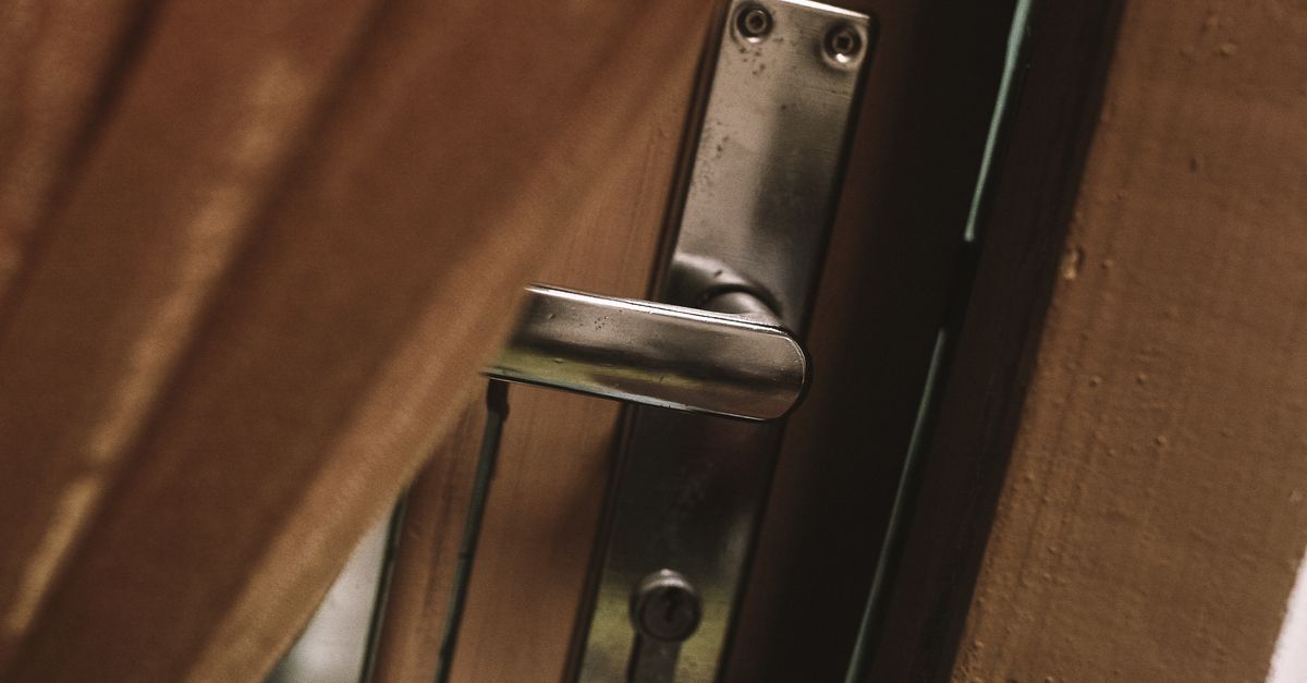 Signs Your Door Knob Lock Needs Replacing — Not Just Repairing — Canarsie Locksmith